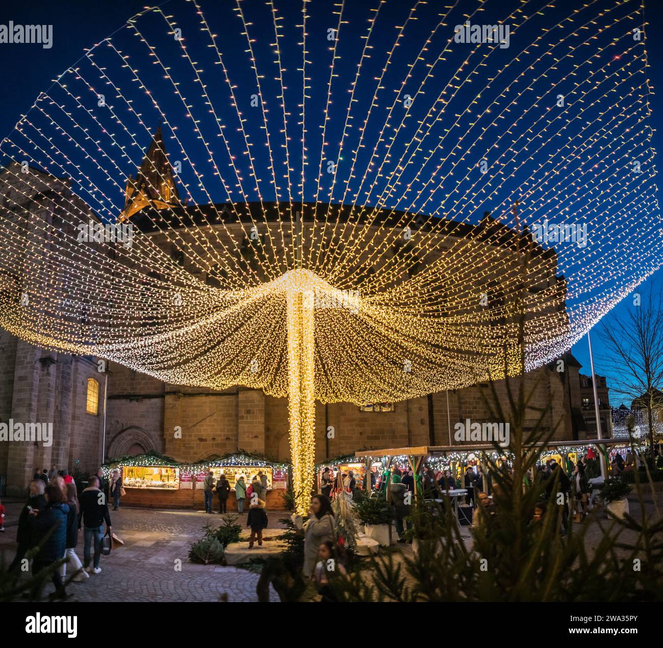 Vue panoramique des Illuminations de Noël devant la médiathèque Foto Stock