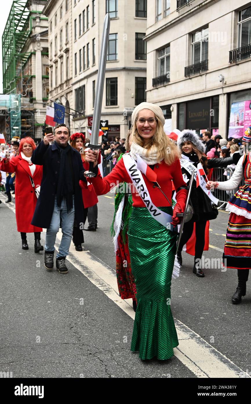 Londra, Regno Unito. 1 gennaio 2024. Sfilata annuale di Capodanno di Londra con centinaia di carri nel centro di londra, Regno Unito. Credito: Vedere li/Picture Capital/Alamy Live News Foto Stock