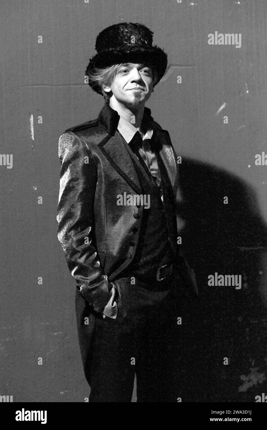 Milano Italia 2009-04-03: Morgan, Marco Castoldi, cantante italiano, servizio fotografico prima dello show televisivo musicale "Scalo 76" Foto Stock