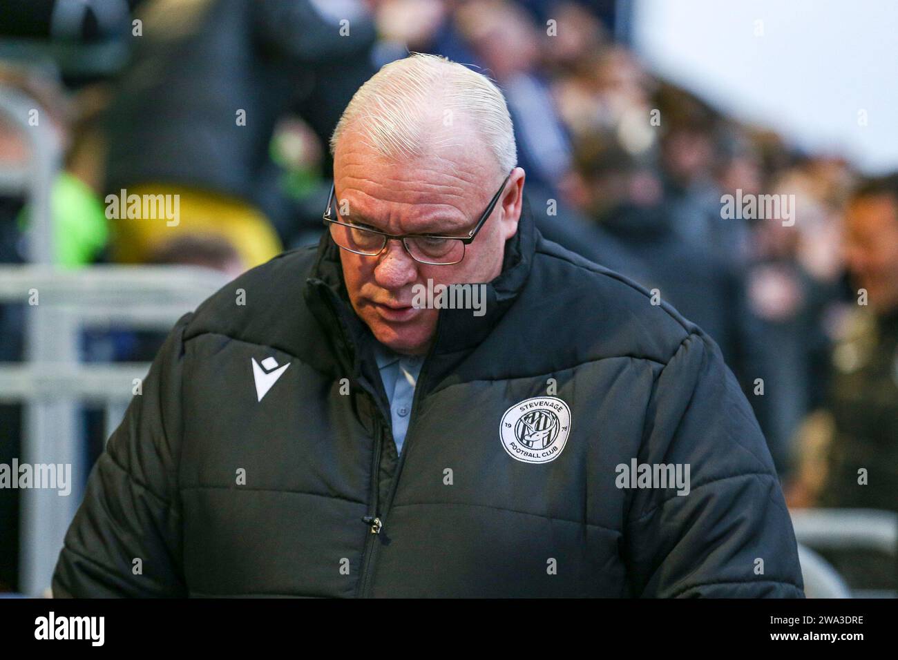 Portsmouth, Regno Unito. 1 gennaio 2024. Il manager dello Stevenage Steve Evans durante la partita di Portsmouth FC contro Stevenage FC Sky BET EFL League One a Fratton Park, Portsmouth, Inghilterra, Regno Unito il 1° gennaio 2024 Credit: Every Second Media/Alamy Live News Foto Stock