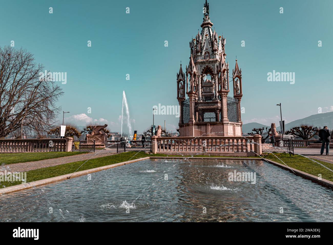 Ginevra, Svizzera - 25 marzo 2022: Il monumento di Brunswick è un mausoleo costruito nel 1879 nel Jardin des Alpes per commemorare Carlo II, duca di BR Foto Stock