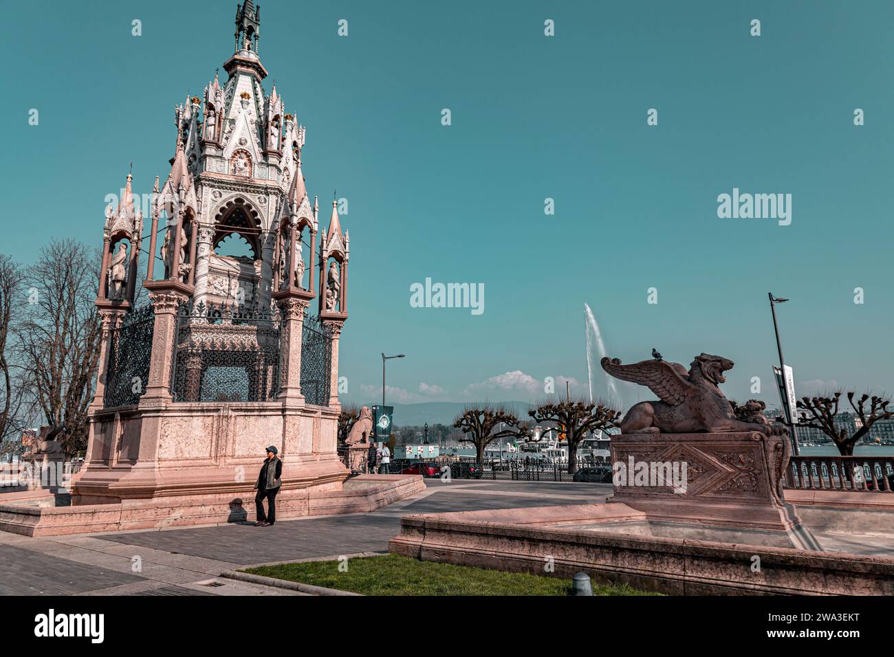 Ginevra, Svizzera - 25 marzo 2022: Il monumento di Brunswick è un mausoleo costruito nel 1879 nel Jardin des Alpes per commemorare Carlo II, duca di BR Foto Stock