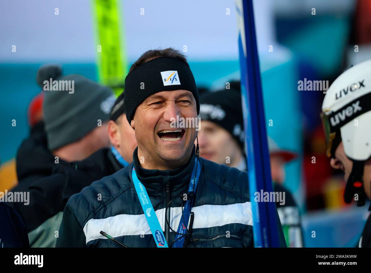 Garmisch Partenkirchen, Deutschland. 1 gennaio 2024. Sandro Pertile (FIS-Race-Direktor) beim Neujahrsskispringen Garmisch-Partenkirchen Credit: dpa/Alamy Live News Foto Stock