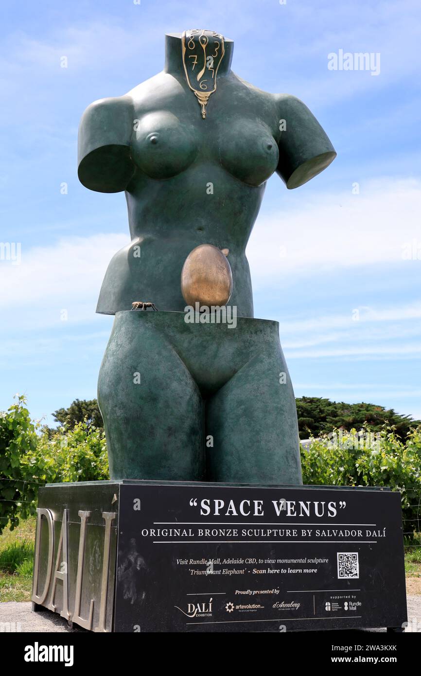 Il Salvador Dalì lavora nello "Space Venus" di fronte all'edificio Cube presso la cantina d'Arenberg nel quartiere McLaren vale dell'Australia meridionale Foto Stock