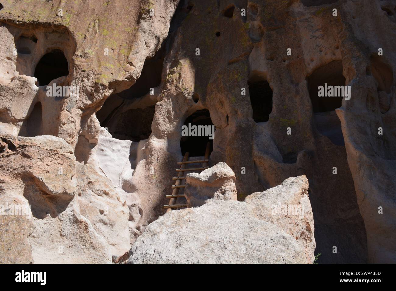 Le Puye Cliff Dwellings sono le rovine di una tribù pueblo abbandonata, nella riserva di Santa Clara Pueblo vicino a Española, nuovo Messico. Foto Stock