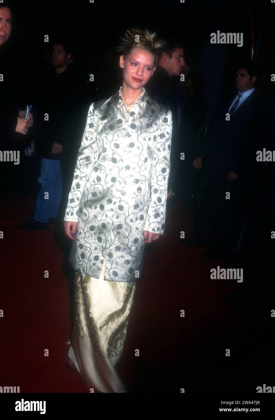 Los Angeles, California, USA 27 ottobre 1996 l'attrice Claire Danes, con indosso Prada, partecipa alla 20th Century FoxÕs ÔRomeo & JulietÕ Premiere al Mann Chinese Theatre il 27 ottobre 1996 a Los Angeles, California, USA. Foto di Barry King/Alamy Stock Photo Foto Stock