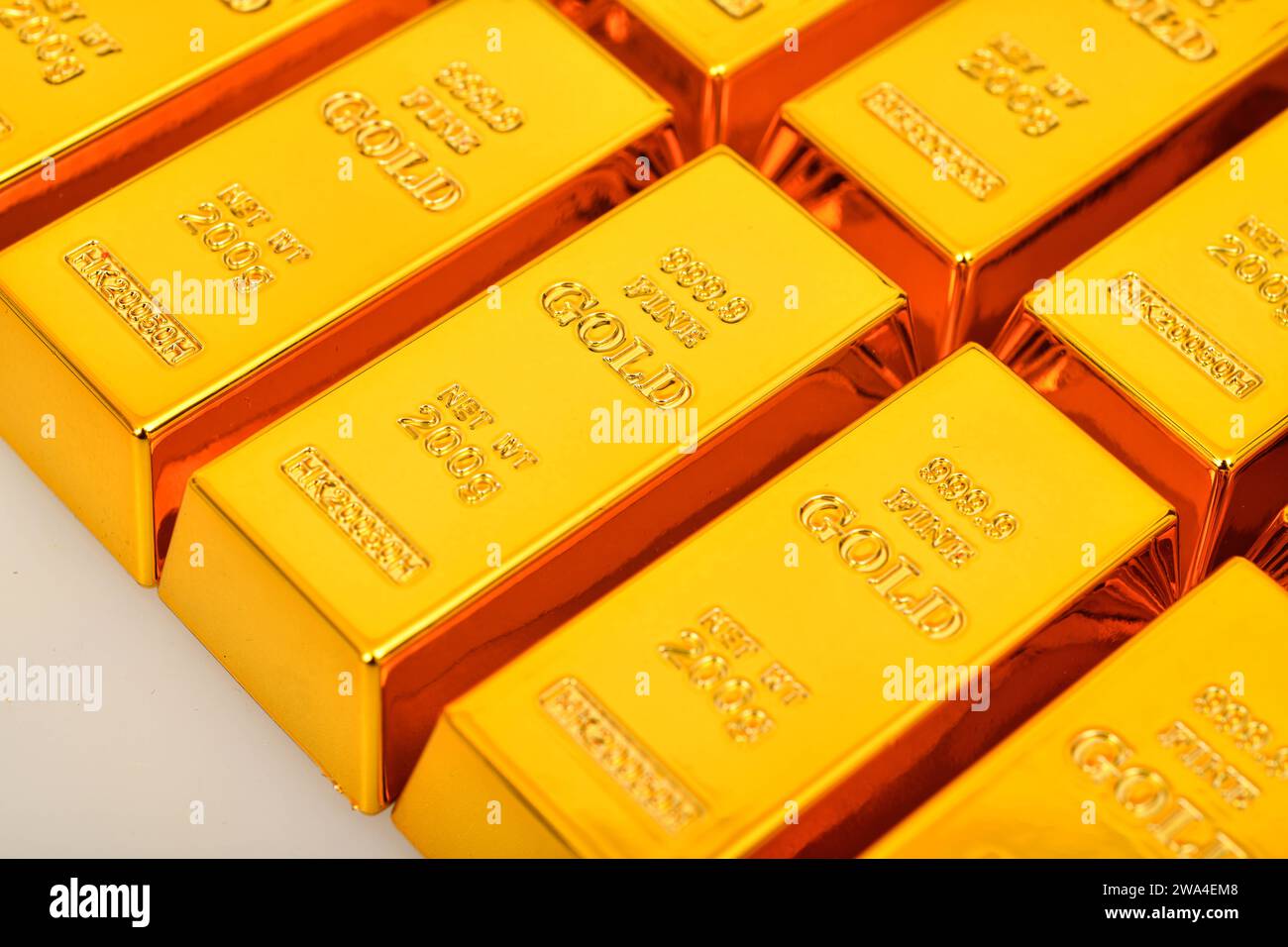 Foto ravvicinata sfondo nero con barra dorata Foto Stock