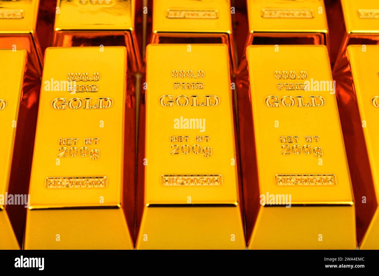 Foto ravvicinata sfondo nero con barra dorata Foto Stock