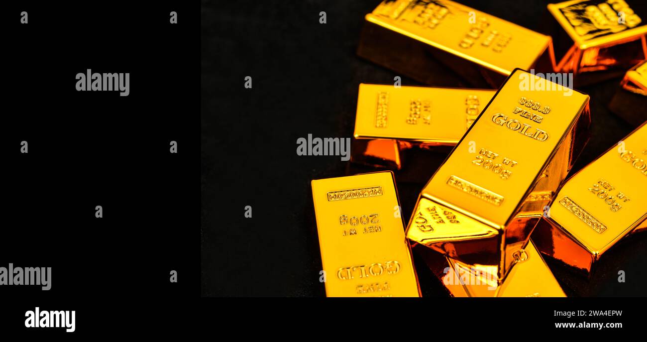 Foto ravvicinata sfondo nero con barra dorata Foto Stock
