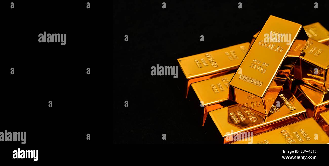 Foto ravvicinata sfondo nero con barra dorata Foto Stock