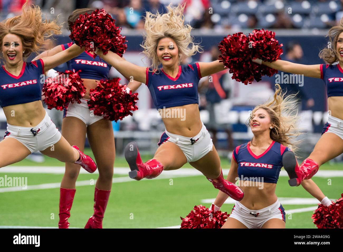 31 dicembre 2023: Gli Houston Texans Cheerleaders si esibiscono durante una partita tra i Tennessee Titans e gli Houston Texans a Houston, Texas. Trask Smith/CSM Foto Stock