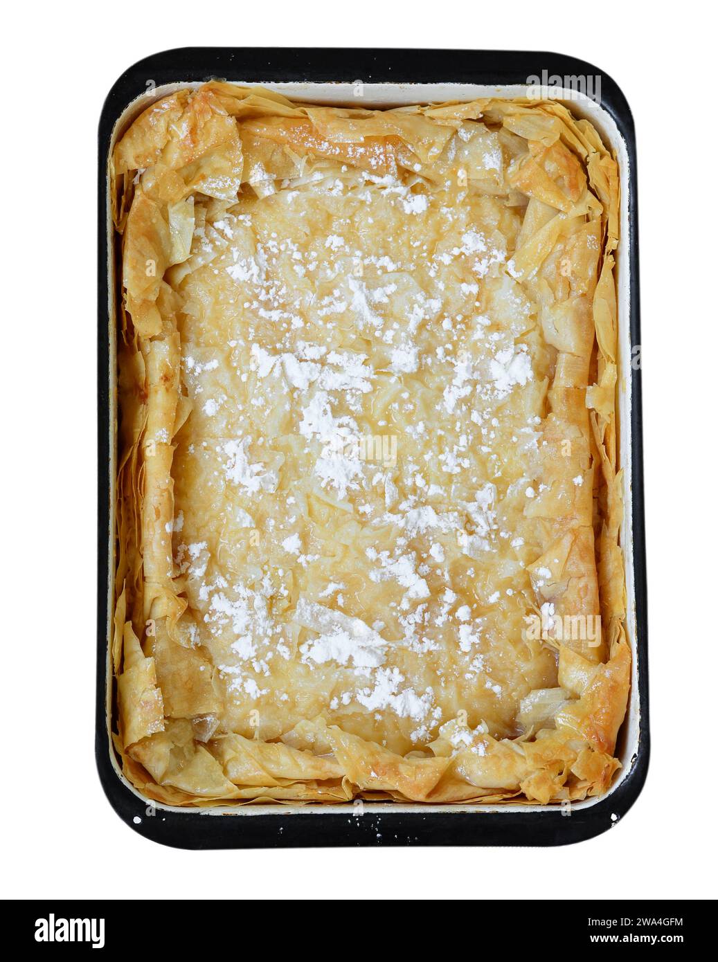 Torta greca al latte con crema pasticcera di semola su sfondo bianco isolato, torta Galaktoboureko Foto Stock