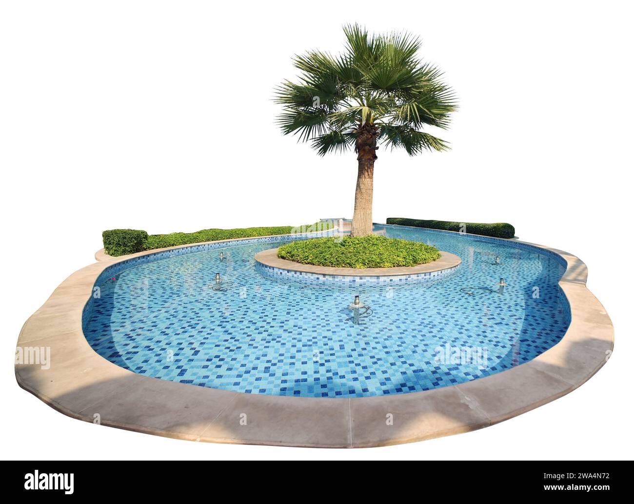 Fontana rotonda standard con palma in una località balneare. Isolato su bianco Foto Stock