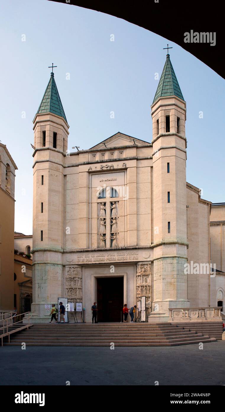 Italia Umbria Cascia: Monastero di Santa Rita da Cascia facciata della chiesa Foto Stock