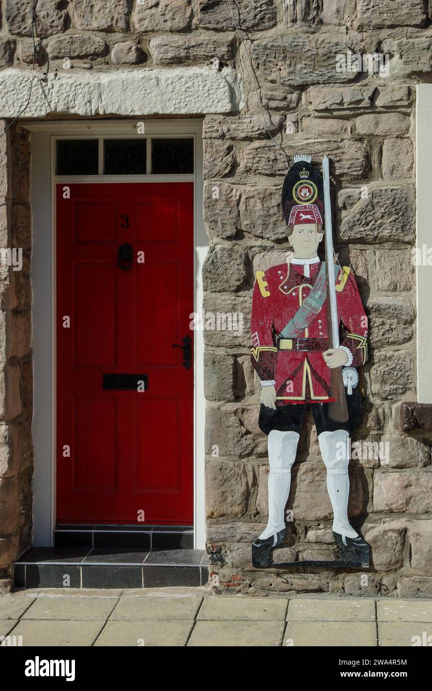 Soldato tagliato fuori per i Kings Own Scottish Borderers nella città di guarnigione di Berwick upon Tweed, Northumberland, Regno Unito Foto Stock