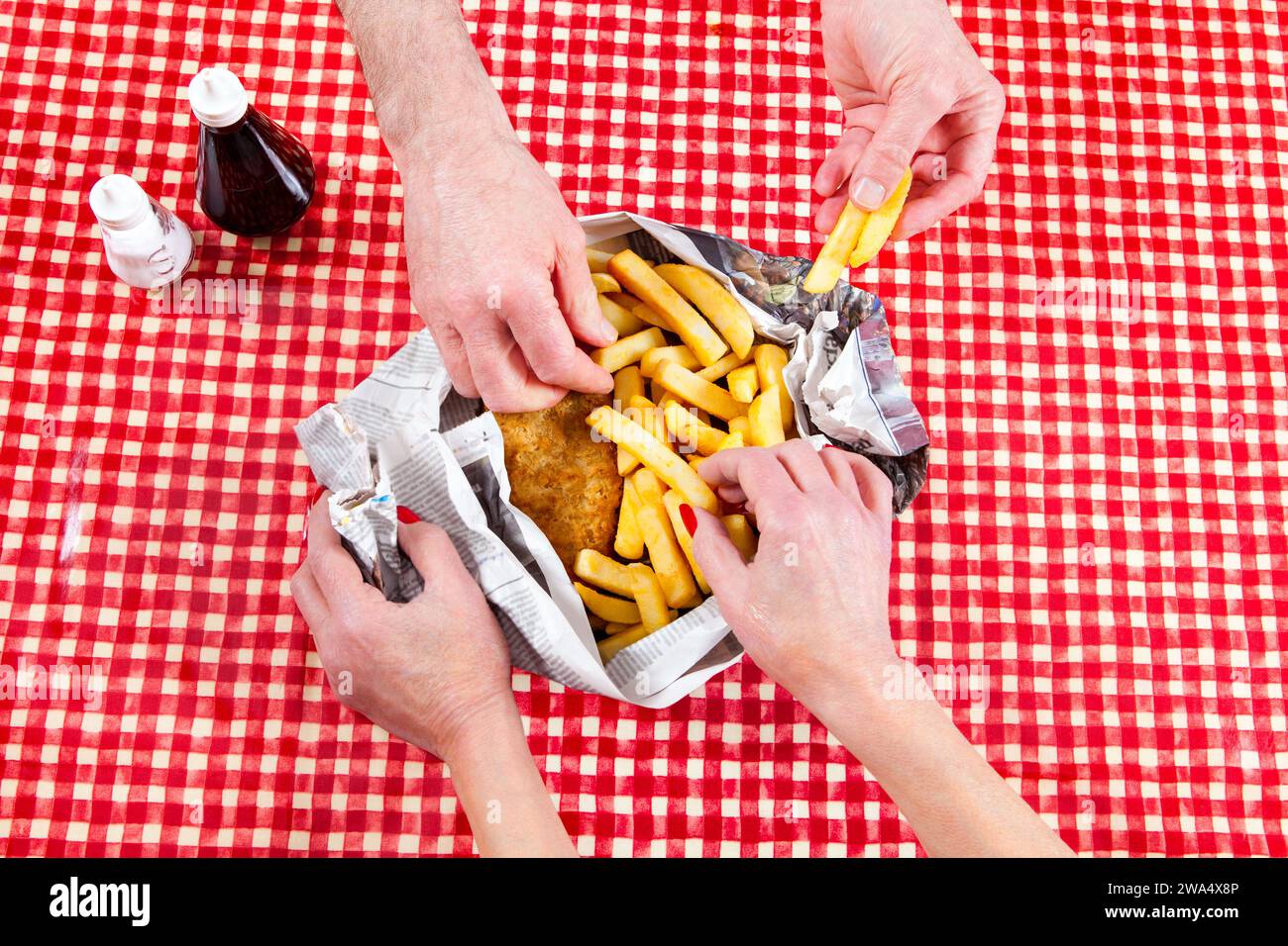 Pasto tradizionale britannico a base di pesce e patatine fritte Foto Stock