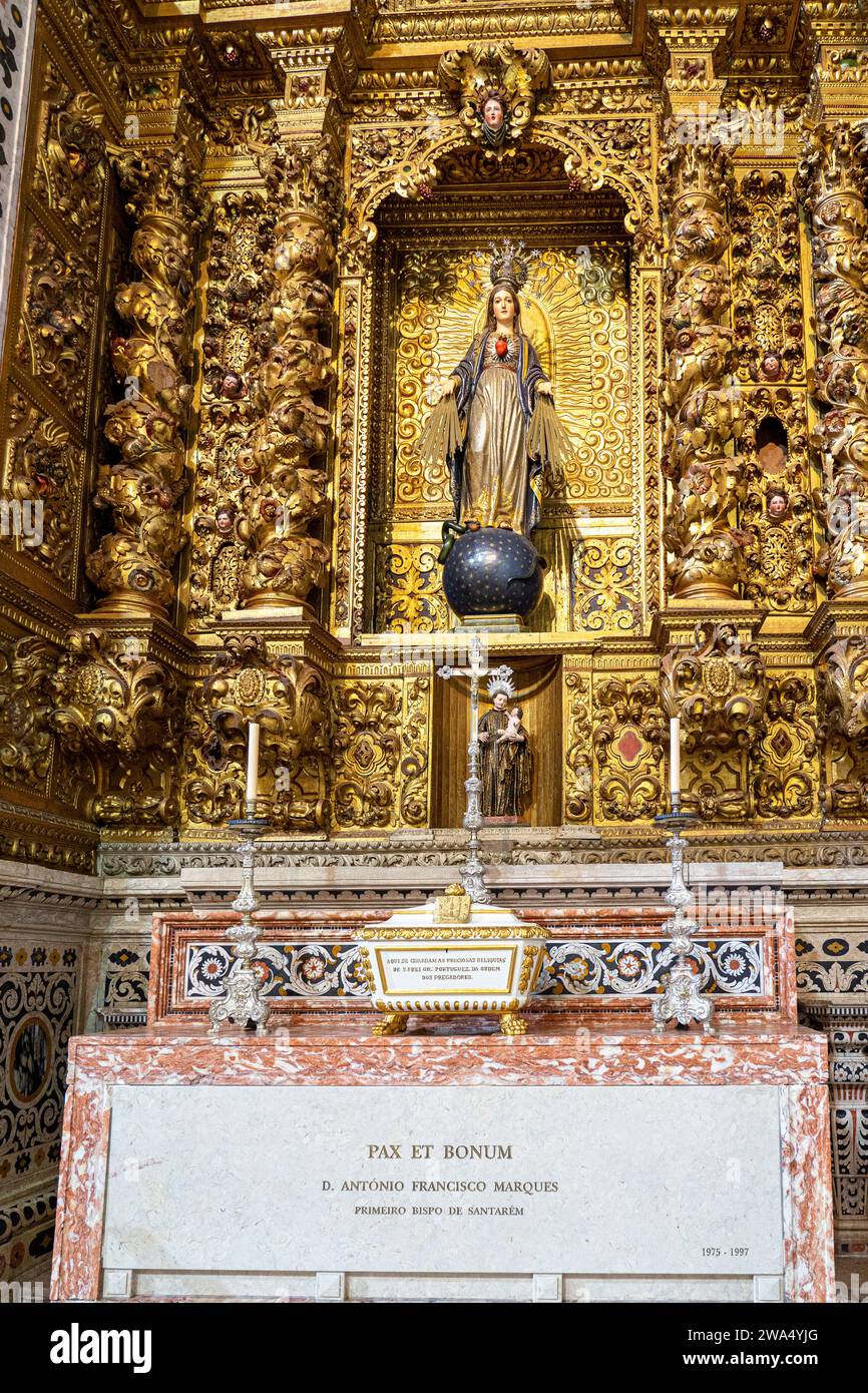 Cappella laterale con statua del sacro cuore di gesù della chiesa di Nossa Senhora da Conceic Foto Stock