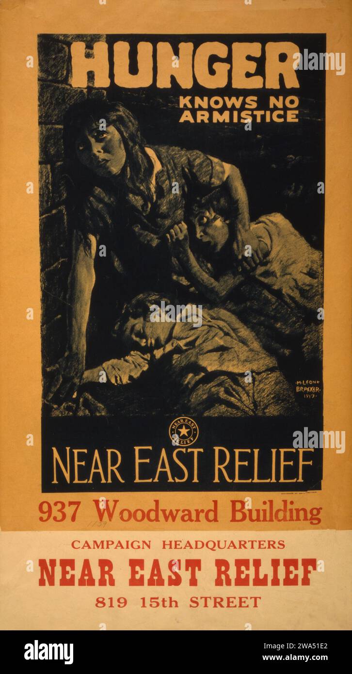 Poster d'epoca del vicino Oriente Relief dopo la prima guerra mondiale del 1919 con la parola "la fame non conosce l'armistizio" e un'illustrazione delle persone in difficoltà che promuovono gli aiuti umanitari. Foto Stock