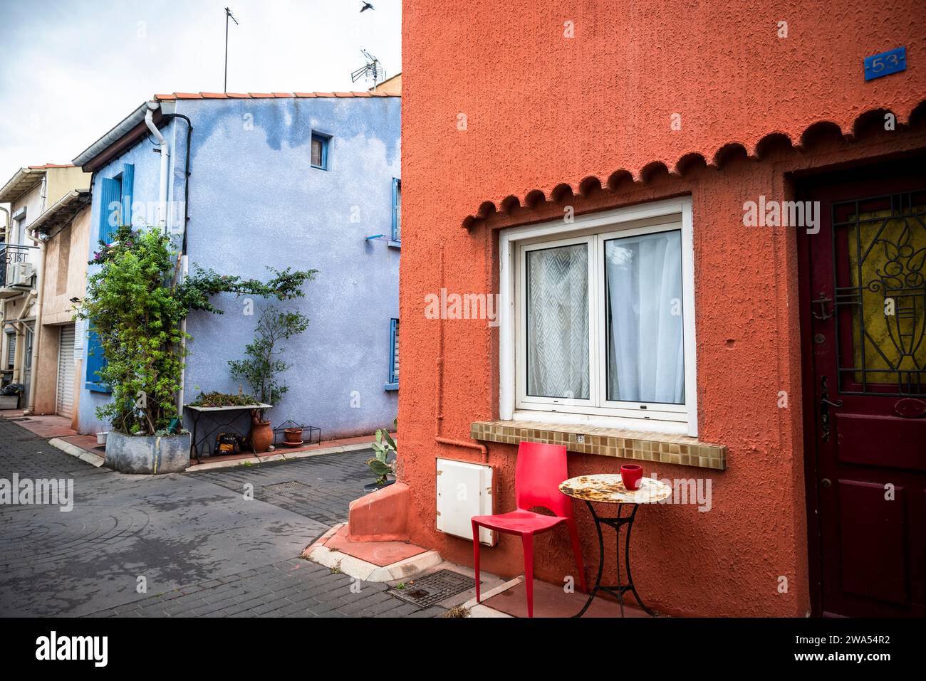 La Pointe Courte, un quartiere di pescatori operaio situato tra il Canal Royal e la laguna di Étang de Thau. Sète, Francia Foto Stock