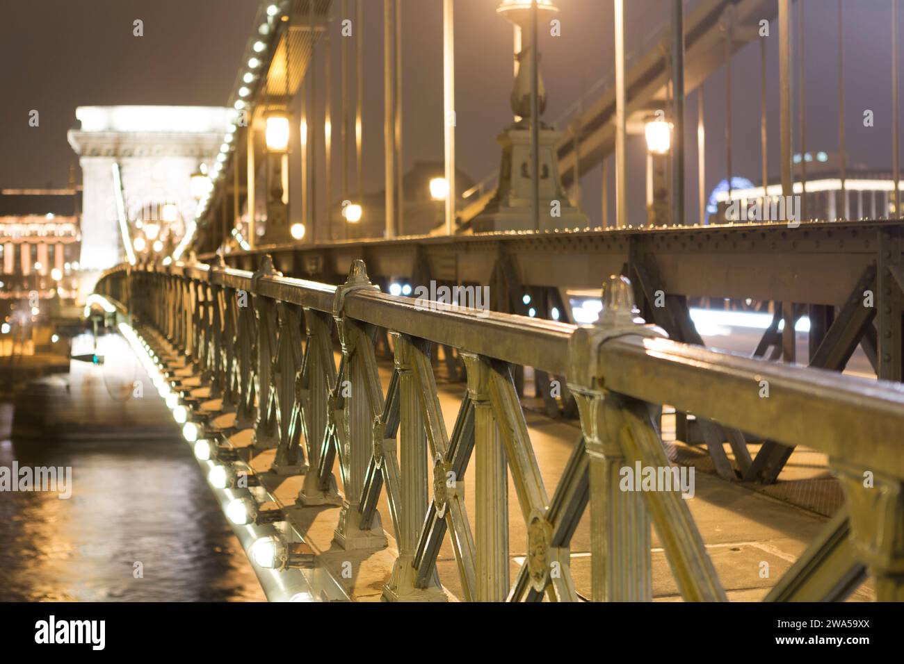 Ungheria, Budapest, il Ponte delle catene di notte. Foto Stock