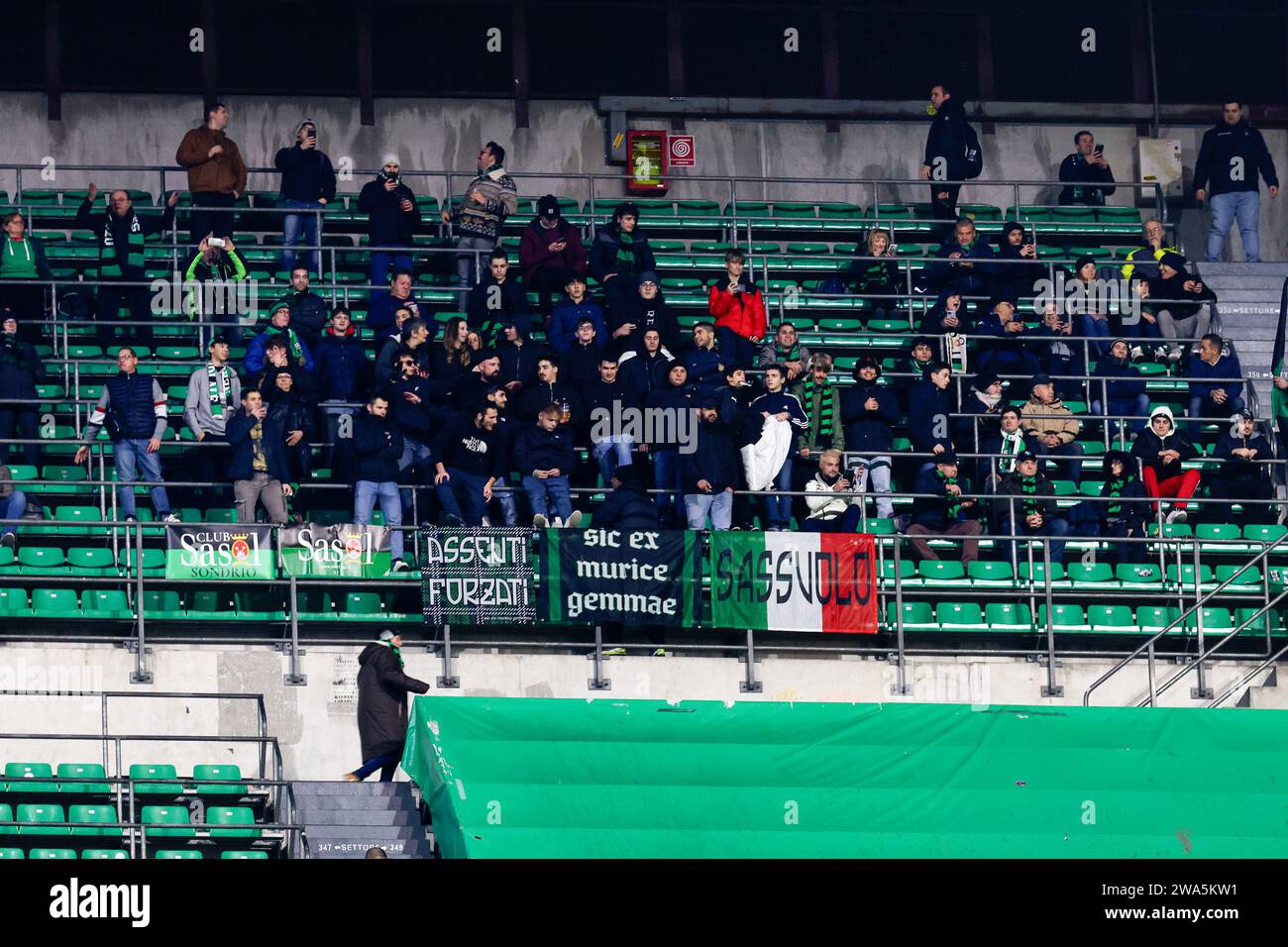 30 dicembre 2023 Milano - Italia - sport, calcio - Milano vs Sassuolo Campionato Italiano 2023/2024 - Stadio G. Meazza - nella foto: Supporters sa Foto Stock