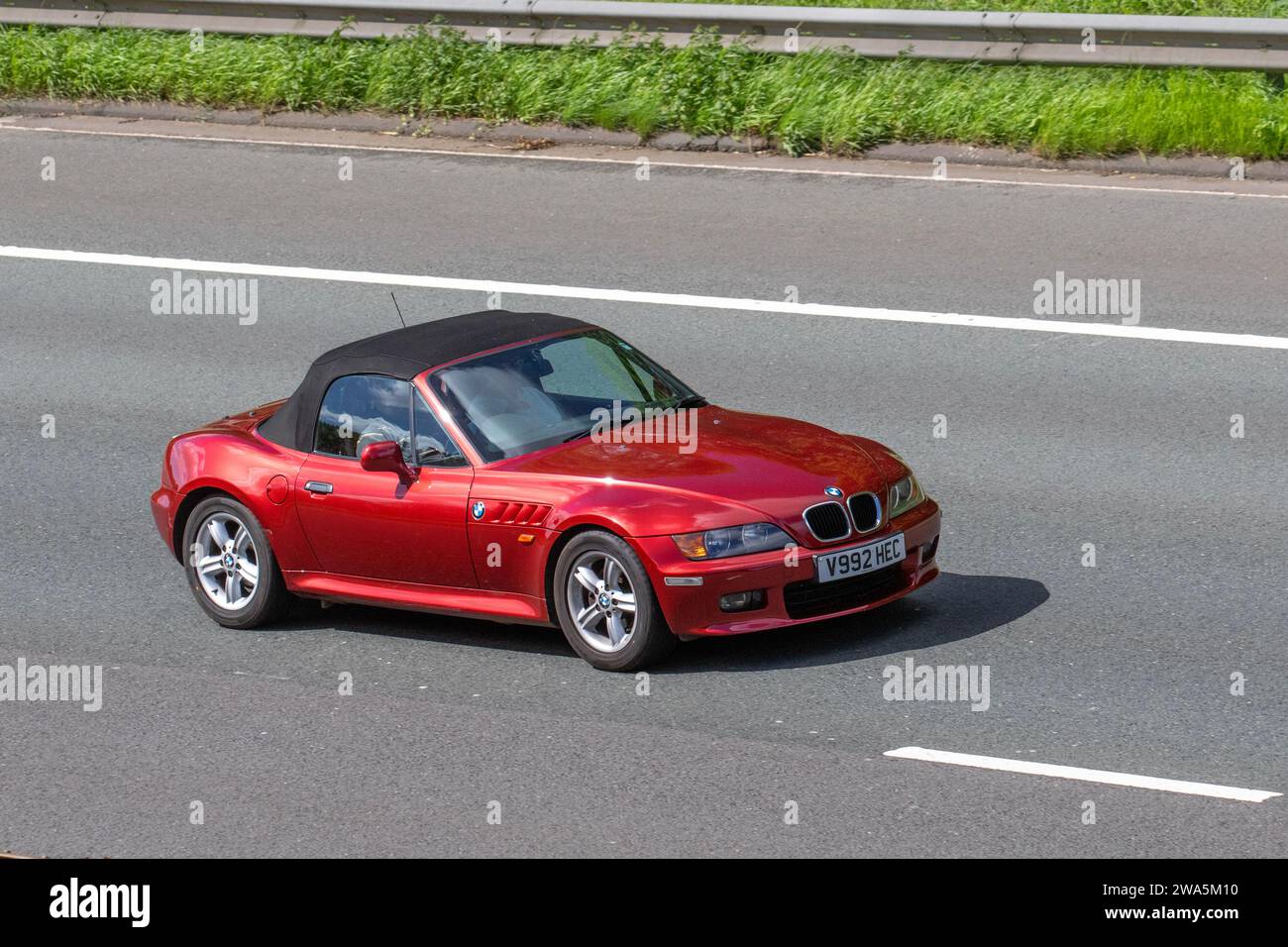 Anni '1999 90 Rosso BMW Z3 20I Roadster benzina 1991 cc, 2,0 2d Auto, benzina automatico 4 velocità trazione posteriore; Foto Stock