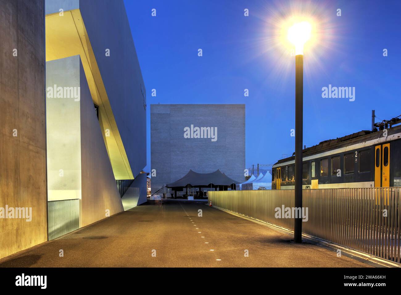 Dettaglio architettonico di Platforme 10 a Losanna, Svizzera, con mudac e foto Elyseé (a sinistra) e Museo cantonale di Beau-Arts (far ce Foto Stock