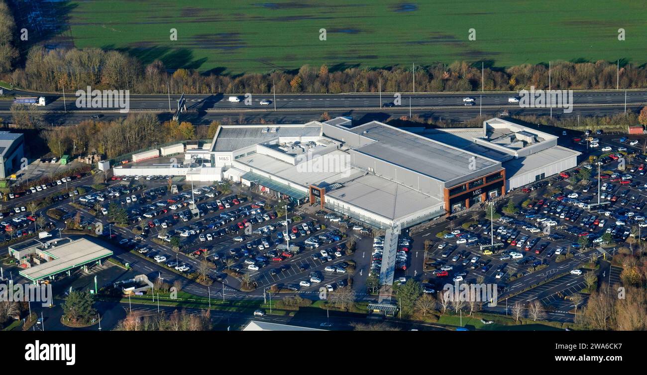 Vista aerea del negozio Marks & Spencer, Warrington, Inghilterra nord-occidentale, Regno Unito Foto Stock