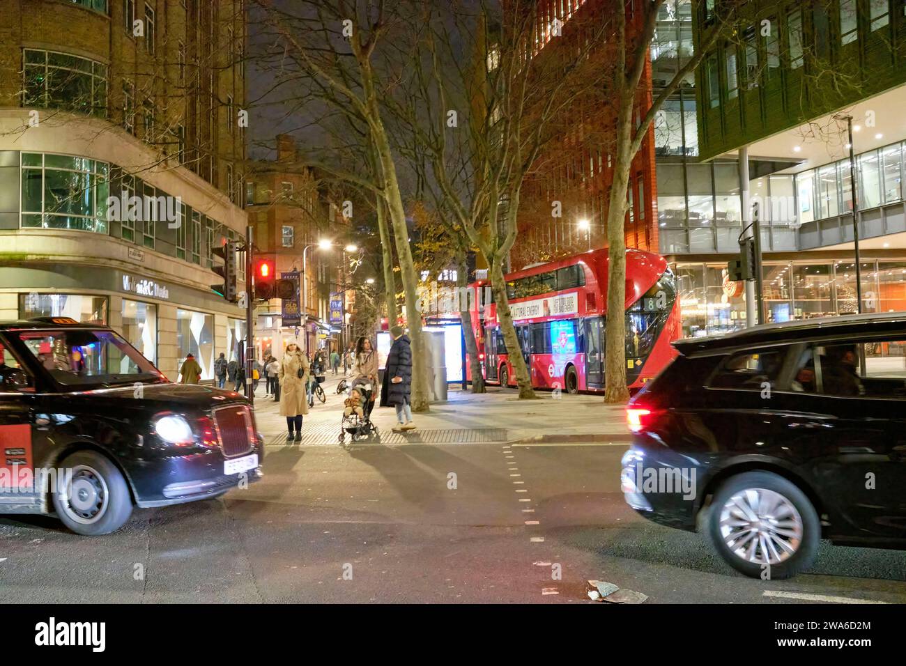 Shaftsbury Avenue, Soho, scena notturna, centro di Londra, Regno Unito Foto Stock