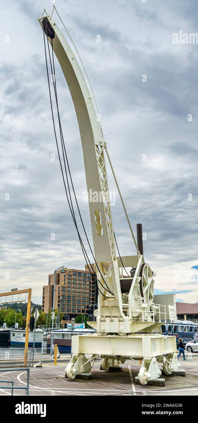 Gru a vapore Jessop & Appleby sul molo Franklin Wharf di Hobart, Australia. Installato nel 1989, in servizio fino agli anni '1960 Foto Stock