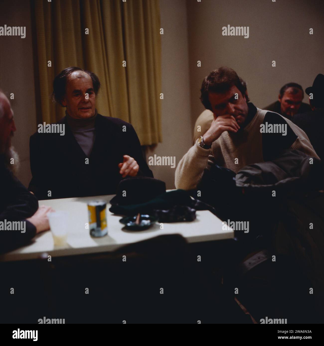 Münchner Freiheit, ZDF Fernsehserie, Deutschland, 1985, Regie: Jörg Grünler, folge 2: Heimwärts, Szene: Philip ARP, Reiner Scheibe. Münchner Freiheit, serie TV, Germania, 1985, diretto da Jörg Grünler, episodio 2: Heimwärts, scena: Philip ARP, Reiner Scheibe Foto Stock