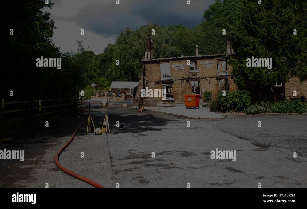 IL CROOKED HOUSE PUB, LA MATTINA DOPO L'INCENDIO Foto Stock