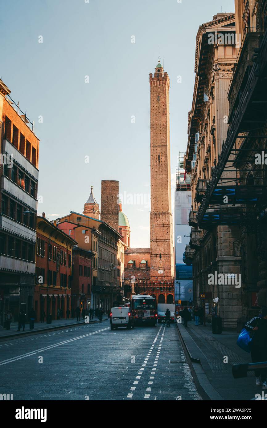 Torri Asinelli e Garisenda a Bologna Foto Stock