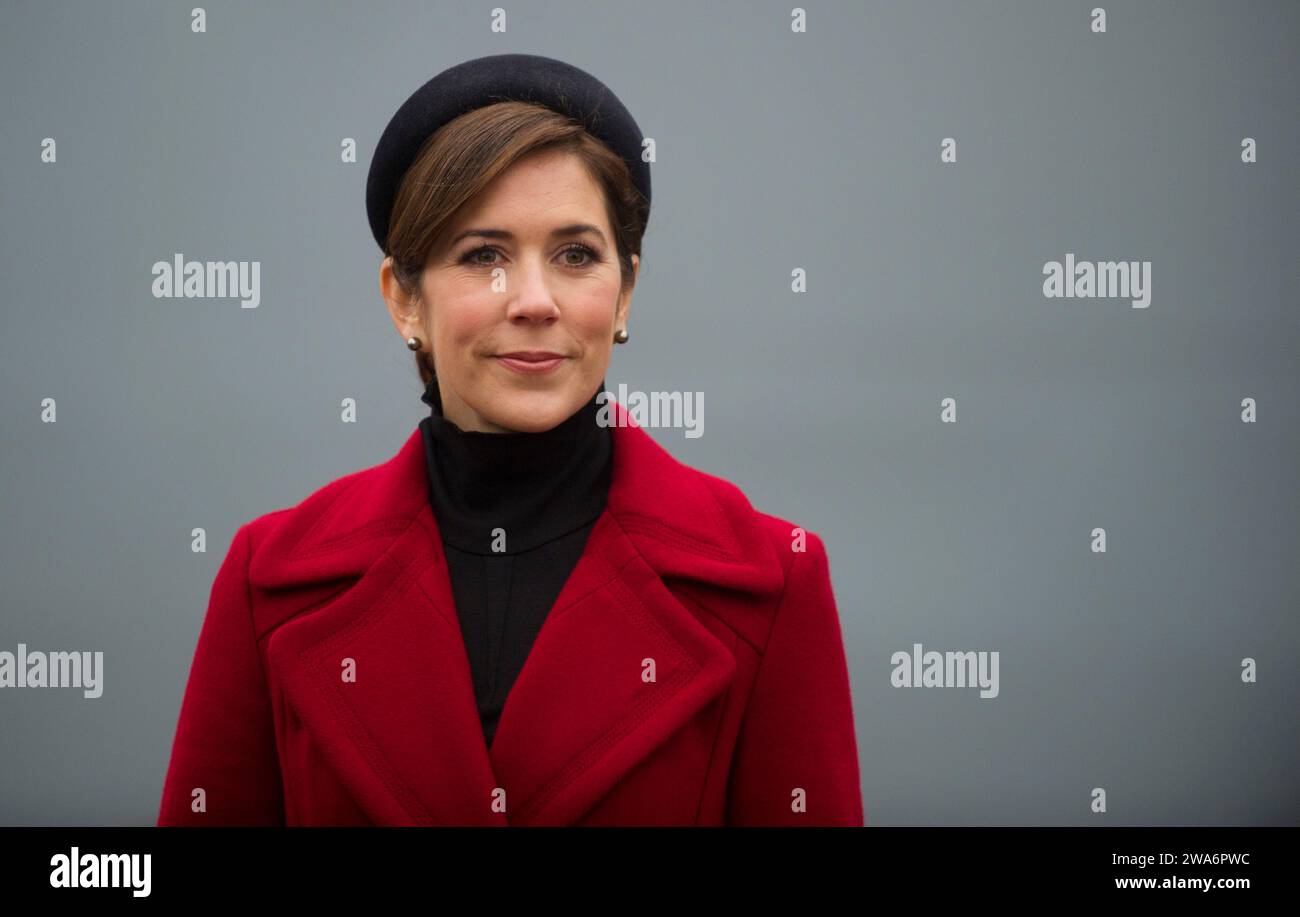 (FILE) Crown Princess Mary nomina la nave più recente della marina, Niels Juel, al cantiere navale di Lindoe, lunedì 7 novembre 2011. La regina Margrethe di Denmarks ha annunciato nel suo discorso di Capodanno che sta abdicando il 14 gennaio 2024. Il principe ereditario Frederik prenderà il suo posto e diventerà re Frederik il 10 di Danimarca, mentre la principessa ereditaria australiana Maria sarà regina di Danimarca.. (Foto: CLAUS FISKER/Ritzau Scanpix) Foto Stock