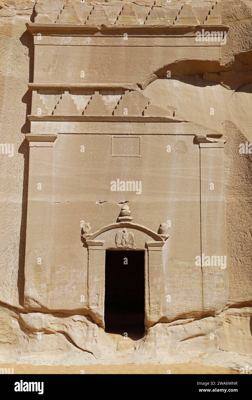 Camera di sepoltura nabatea a Hegra nel deserto Arabico Foto Stock