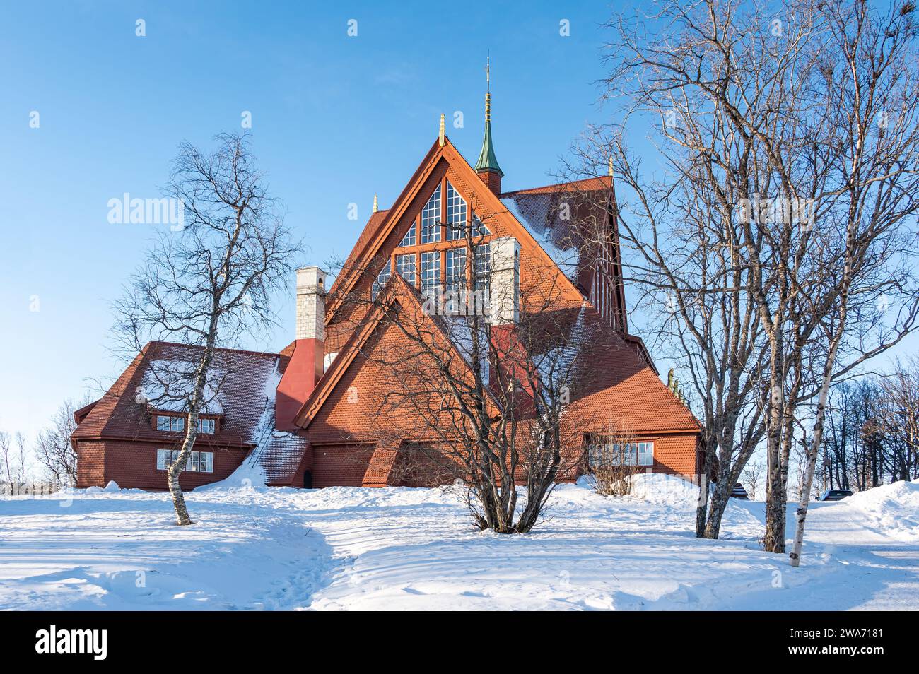 La bella chiesa in legno di Kiruna, Svezia. La chiesa fu costruita tra il 1909 e il 1912, su progetto dell'architetto Gustaf Wickman. Foto Stock