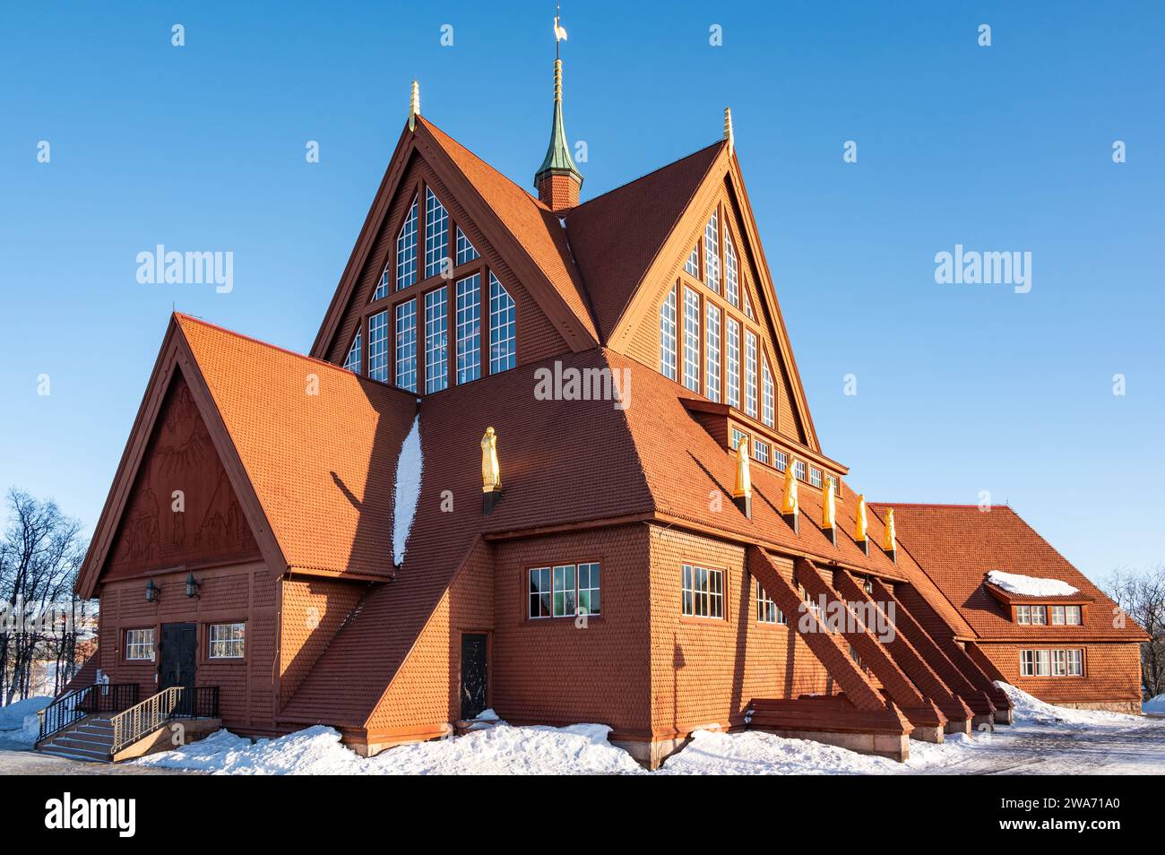 La bella chiesa in legno di Kiruna, Svezia. La chiesa fu costruita tra il 1909 e il 1912, su progetto dell'architetto Gustaf Wickman. Foto Stock