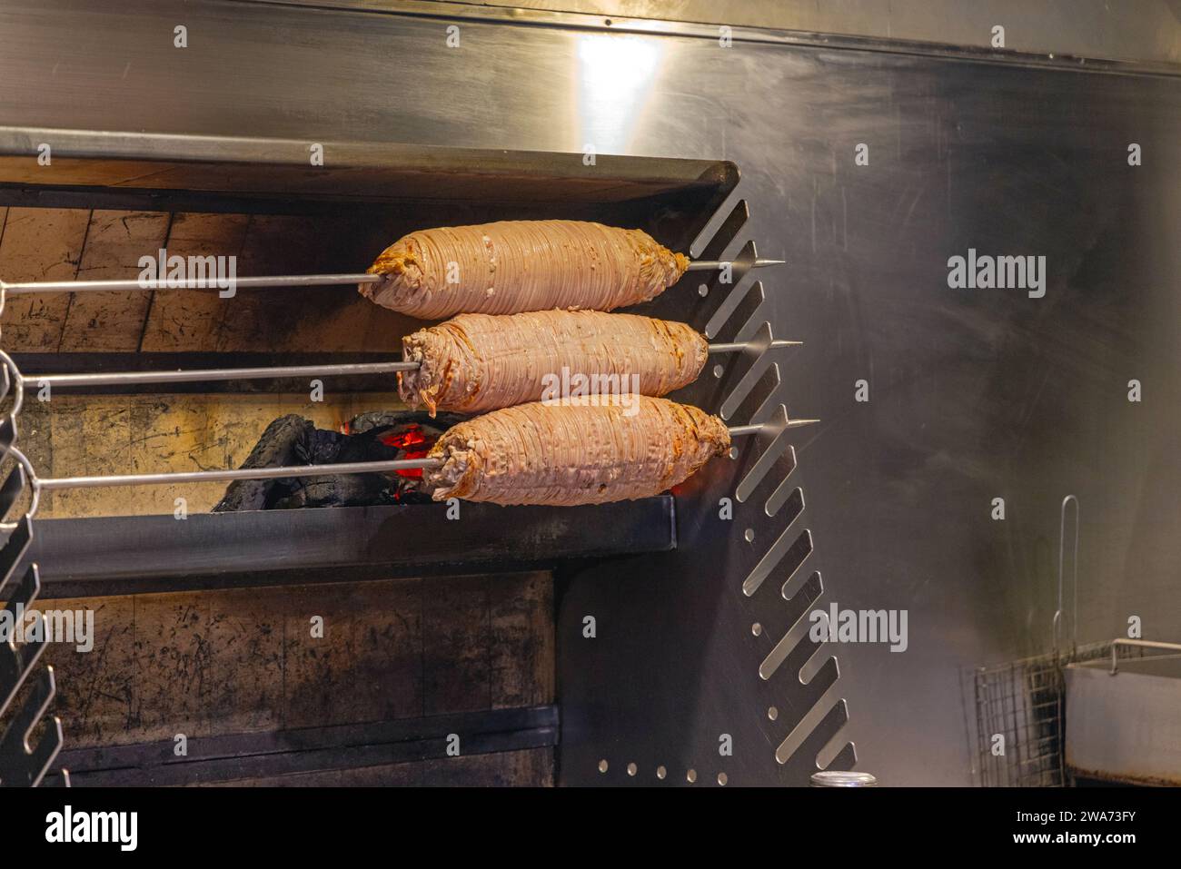 Fast food Kokorec Kokoretsi Meat Rottiserie Turkish Grill Foto Stock