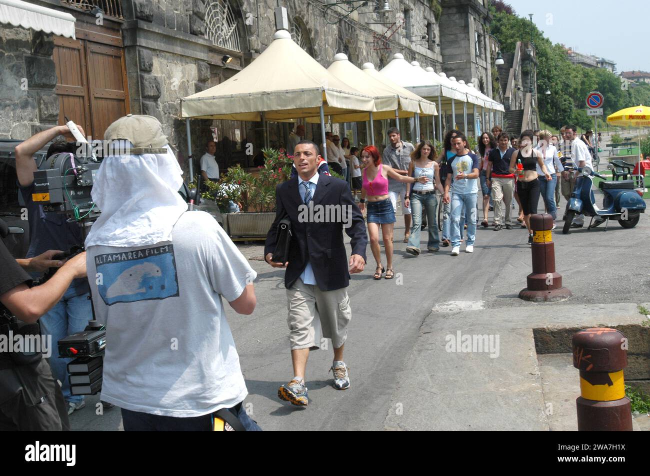 Torino Italia 2003-06-01 : Alex Britti, cantante italiano, foto del backstage durante le riprese del video 'lo Zingaro felice' Foto Stock
