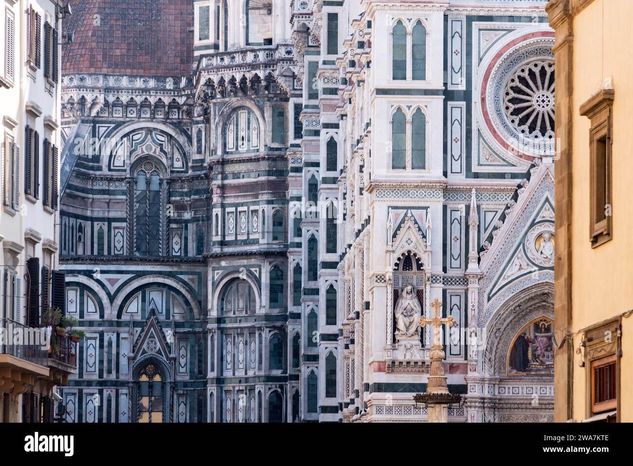 Facciata neogotica della cattedrale rinascimentale di Santa Maria del Fiore a Firenze, Italia Foto Stock