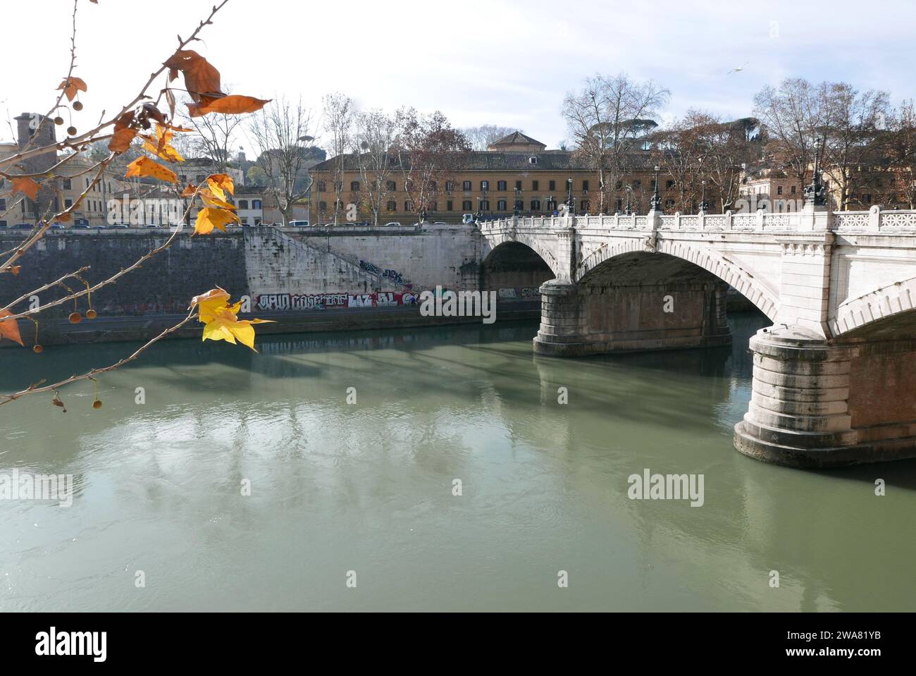 Roma, Italia. 2 gennaio 2024. Un colpo del Tevere a Roma, Italia, il 2 gennaio 2024. (Foto di Elisa Gestri/Sipa USA). Credito: SIPA USA/Alamy Live News Foto Stock