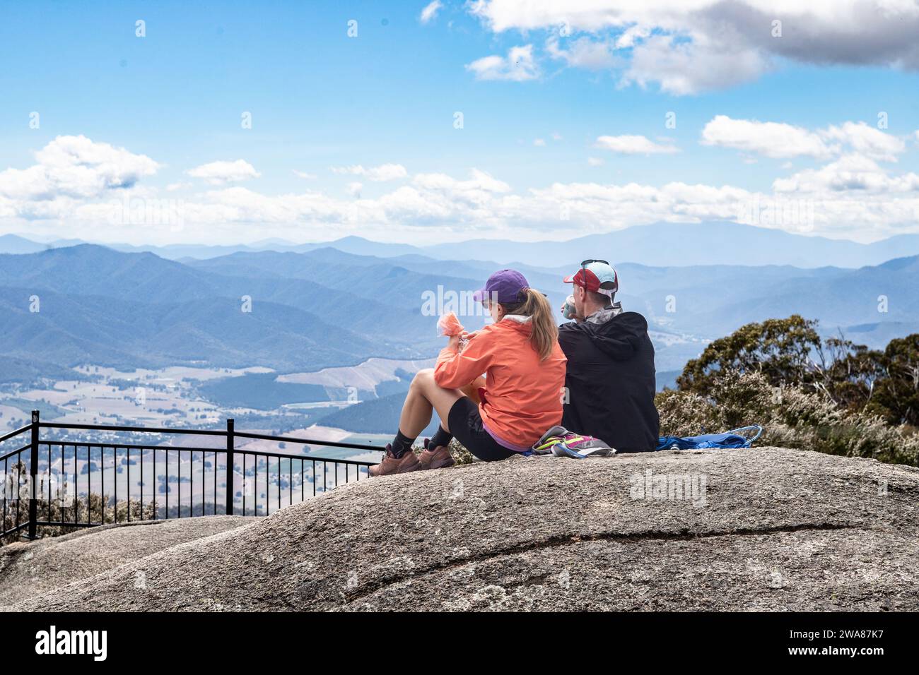 Viste panoramiche sulle Alpi Vittoriane dalla cima del Monte Buffalo. Foto Stock