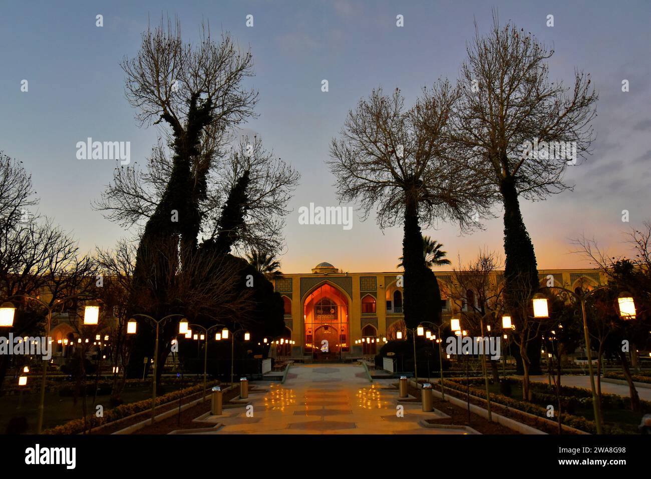 Magic Hour all'Abbasi Hotel, costruito circa 400 anni fa come caravanserraglio per fornire alloggio ai viaggiatori. Considerato uno dei migliori dell'Iran. Tramonto Foto Stock