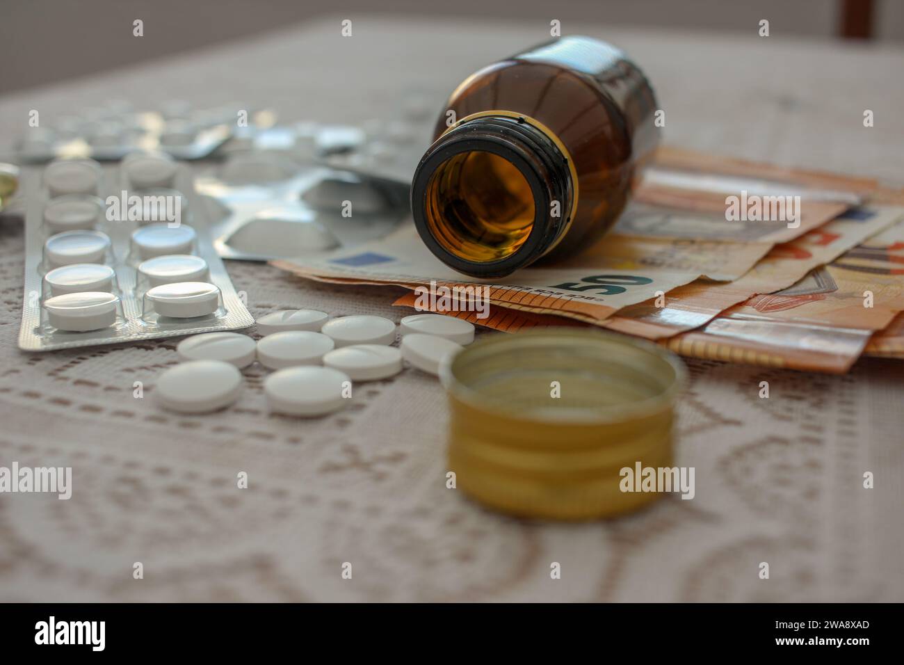 Dilemma farmaceutico: Il prezzo della salute in euro Foto Stock