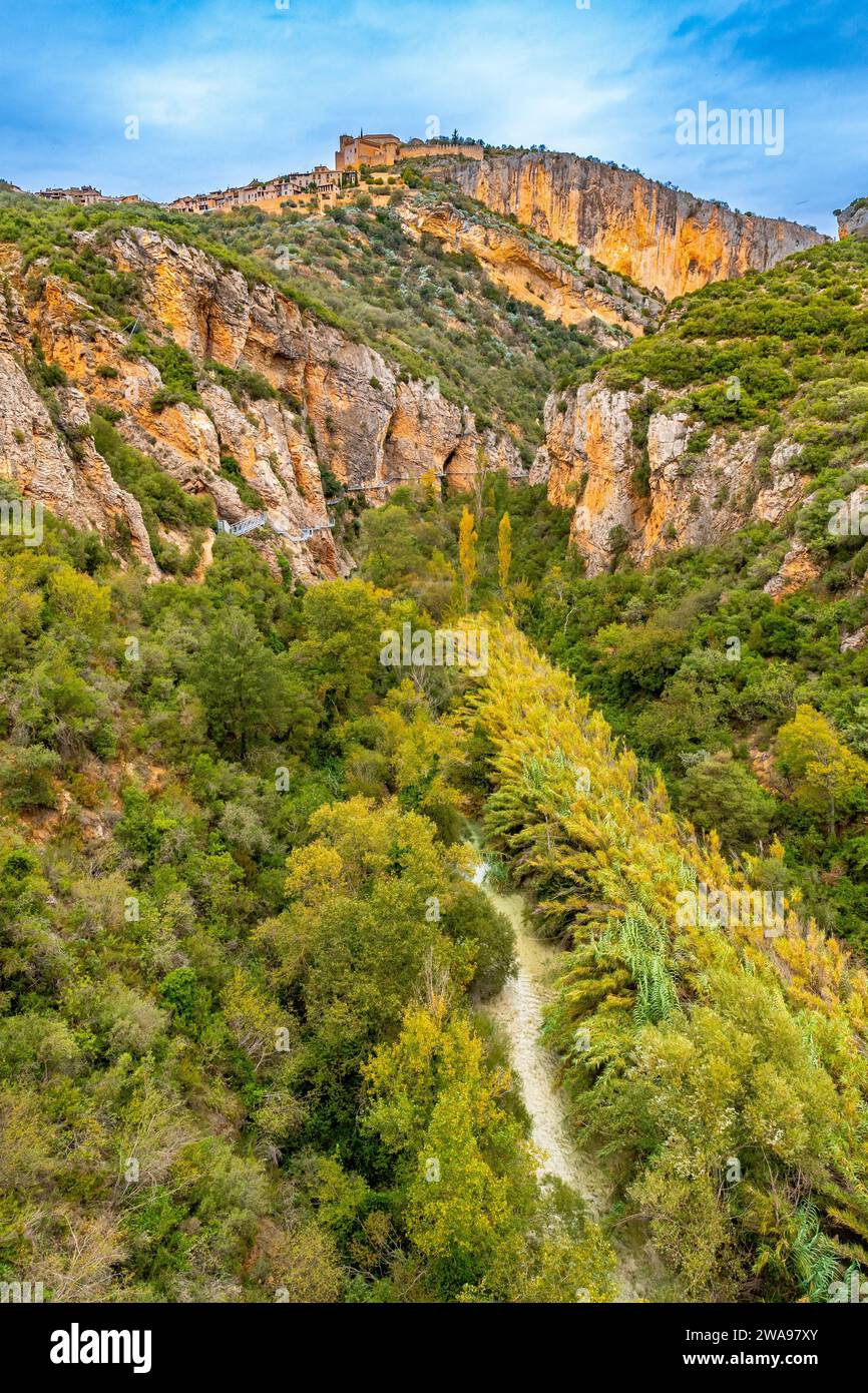 Vista del punto panoramico finale del sentiero di montagna sui sentieri pedonali di Alquezar. Pirenei Foto Stock