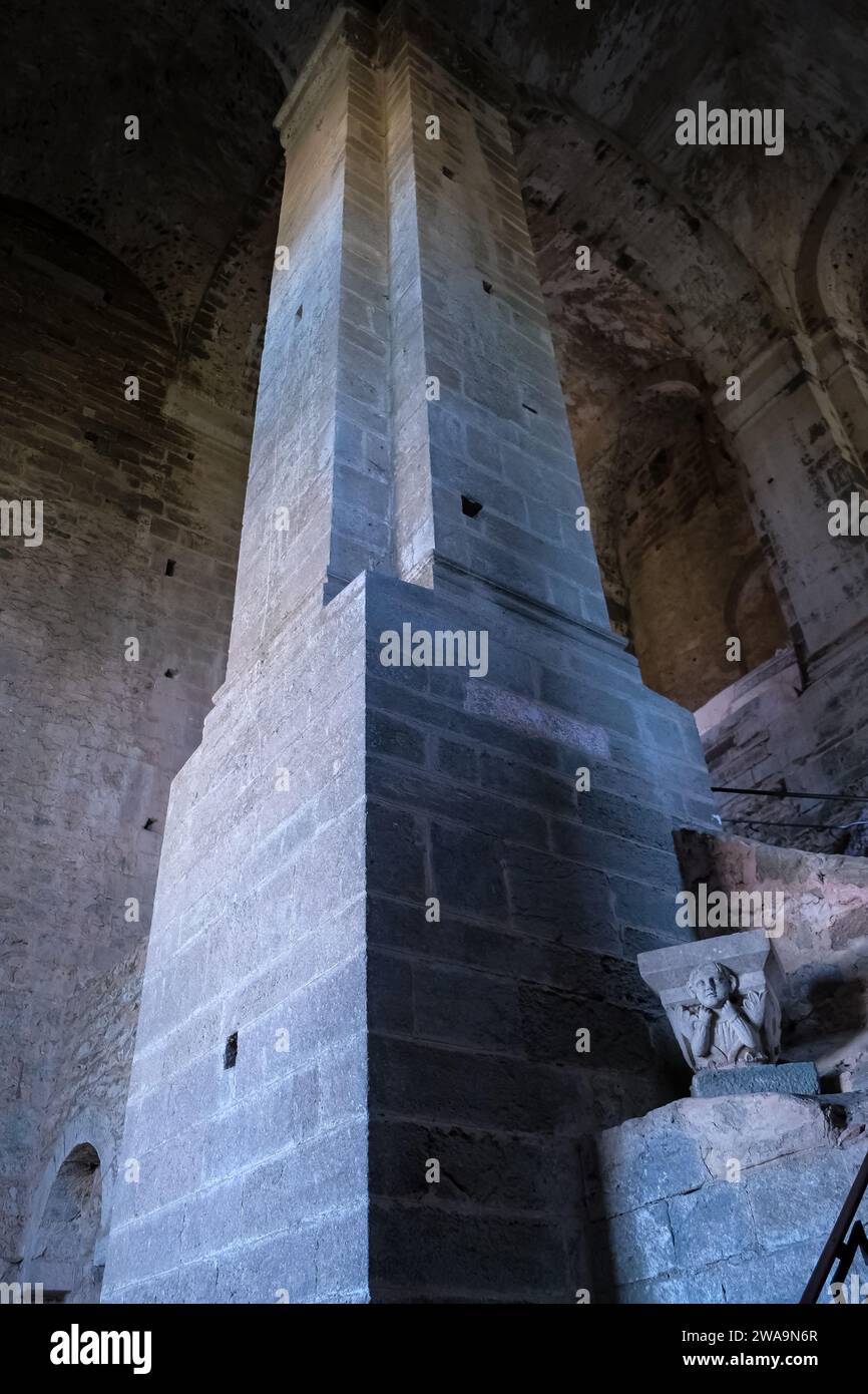 Interno della Sacra di San Michele, complesso religioso sul Monte Pirchiriano in Val di Susa, Sant'Ambrogio di Torino, città metropolitana di Torino Foto Stock