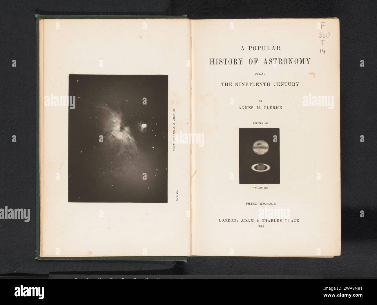 Una storia popolare dell'astronomia durante il XIX secolo, Agnes Mary Clerke, libro London paper del 1893. cartone. collotipo di lino (materiale) Foto Stock