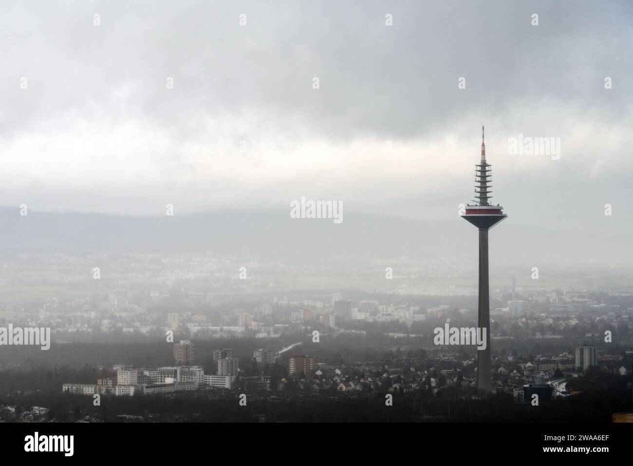 Europaturm, alias Torre della televisione di Francoforte, l'edificio più alto di Francoforte Foto Stock