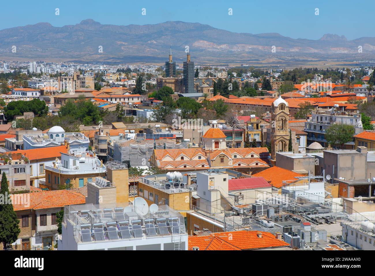 Prospettiva aerea che mostra il paesaggio urbano di Nicosia, Cipro Foto Stock