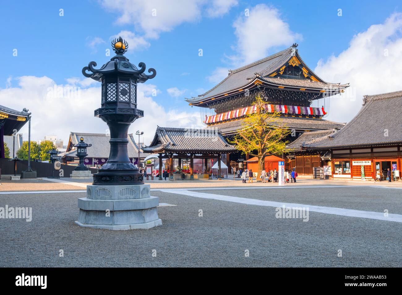 Kyoto, Giappone - marzo 30 2023: Tempio Higashi Honganji situato al centro di Kyoto, una delle due sotto-sette dominanti del Buddhismo Shin in in Giappone e dell'abr Foto Stock